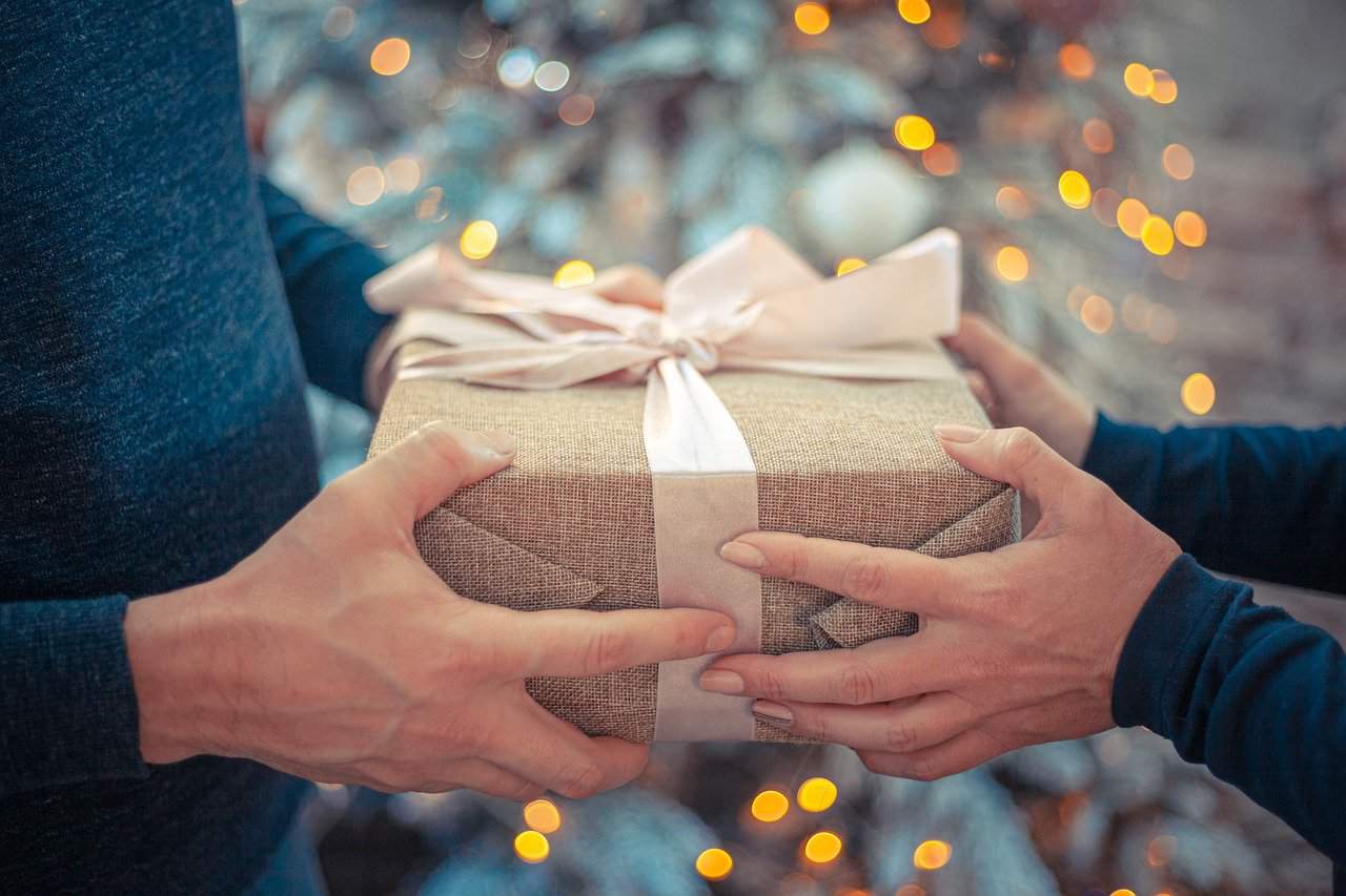 Luxury Christmas gifts – what will bring joy to your loved ones?