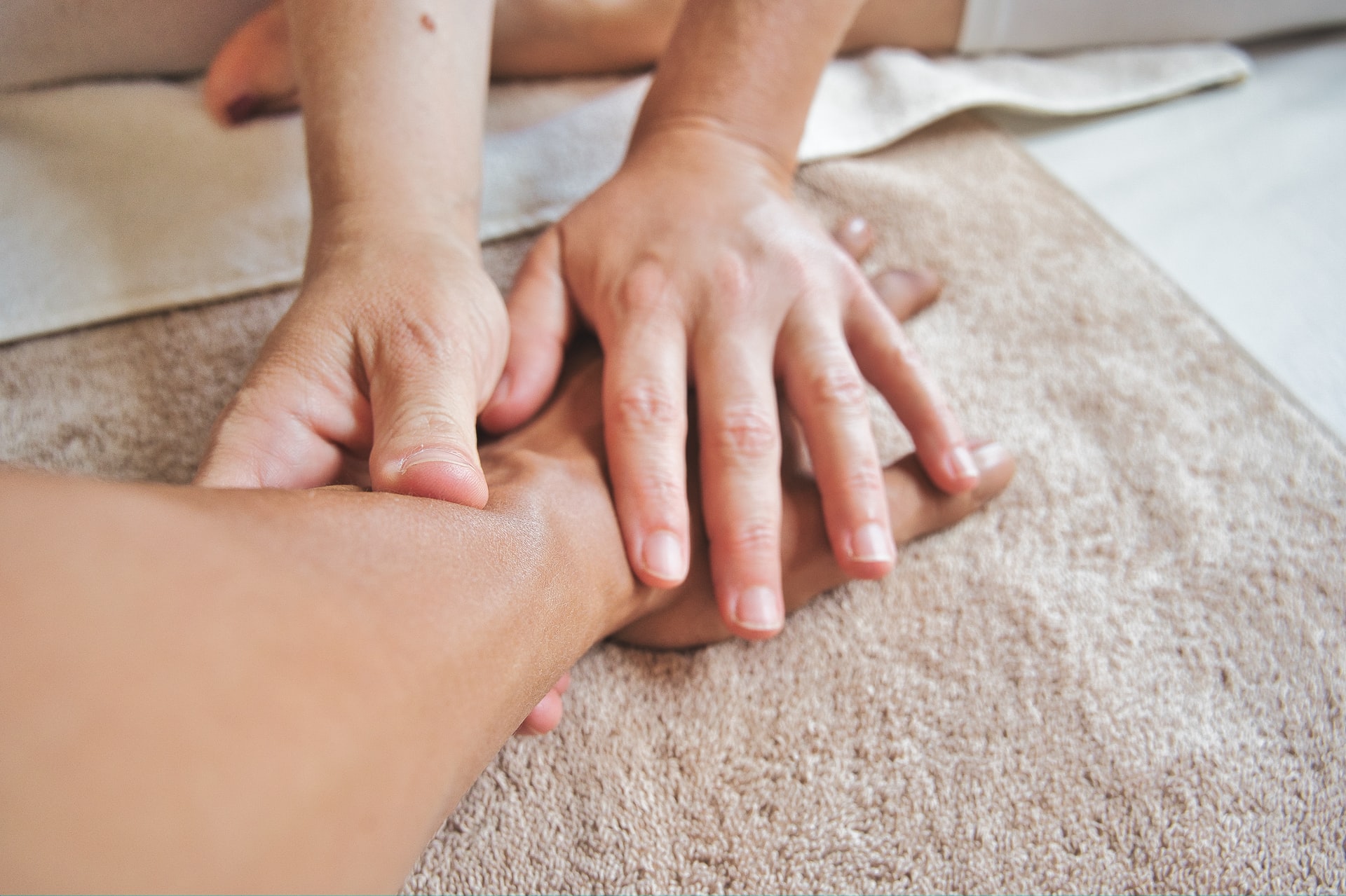 Need a little relaxation? Check out what Hawaiian lomi lomi massage is all about